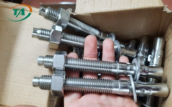 Các loại bulong nở ba cánh mạ phổ biến