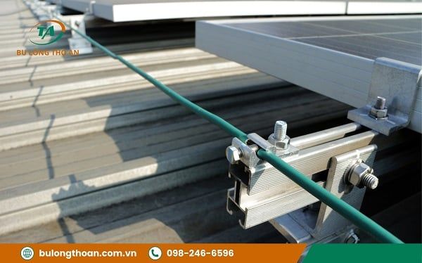 bu-long-he-solar__2__bff5913e32c3430c82997cfe3e3a70ad_grande-1 Ưu điểm của bu lông trong hệ Solar