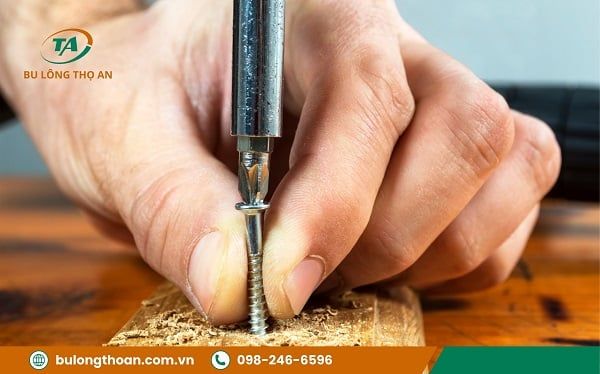 cach-mo-oc-luc-giac-chim__2__907b77d98bab410baa9afda2c94f0d74_grande Cách 1: Sử dụng dây chun