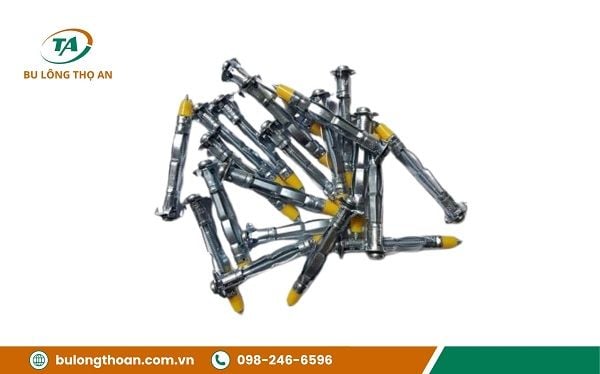 Tắc kê bướm sắt