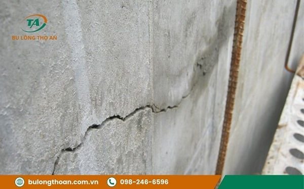 thi-cong-bu-long-hoa-chat_4e2d32a8b58b44d2b603fd72c2e5be96_grande Lỗi thường gặp khi thi công bu lông hóa chất