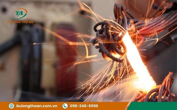 y-trinh-san-xuat-bu-long-neo-mong__2__6033850ed416459da24af881366ceba7_grande Bước: Nhiệt luyện giúp tăng độ bền, khả năng chống chịu của bulong neo